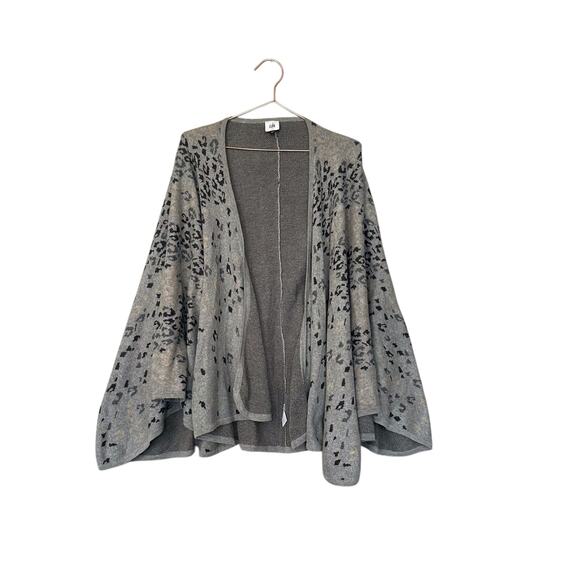 Cabi Gigi knit cape gray animal print one size - Picture 1 of 5